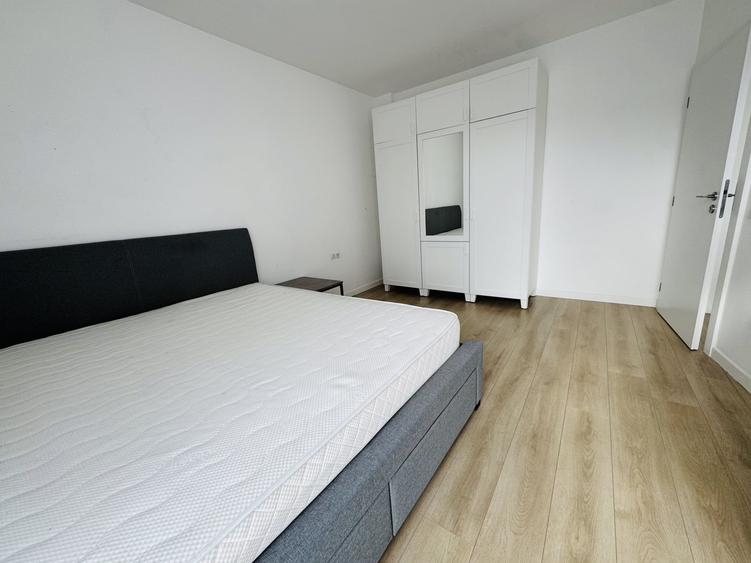 Apartament cu 3 camere semidecomandat, mobilat în Central