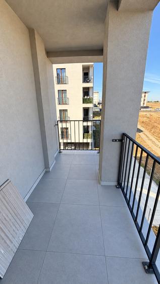 Apartament cu 3 camere semidecomandat în Turnișor