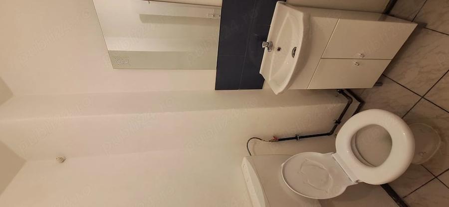 Apartament cu 3 camere decomandat în Vitrometan