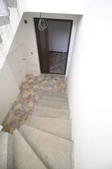 Casă cu 8 camere cu Teren 2500 Mp în Nord