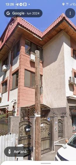Casă cu 10 camere cu Teren 260 Mp în Central