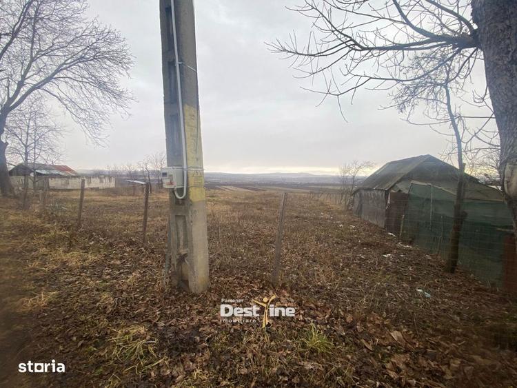 Teren de 7639 mp, în Girov