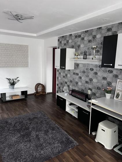Apartament cu 3 camere decomandat în Exterior Vest