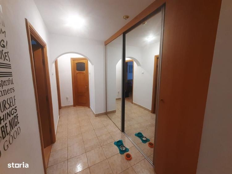 Apartament cu 3 camere decomandat în Drumul Taberei