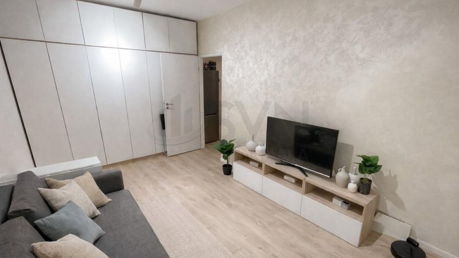 Apartament cu 3 camere semidecomandat în Regie