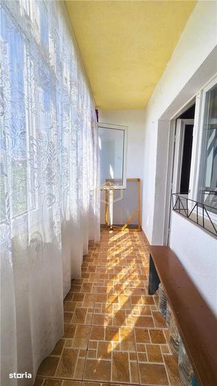 Apartament cu 4 camere decomandat în Micro 16