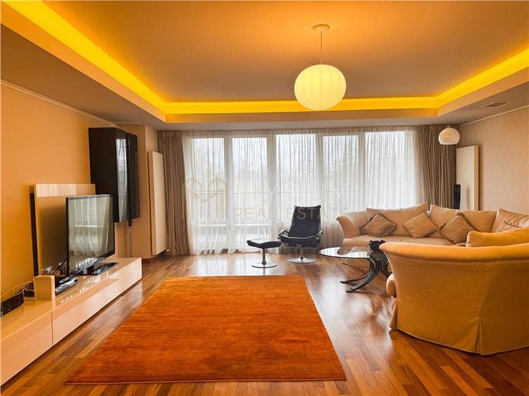 Apartament cu 4 camere decomandat, mobilat în Nordului