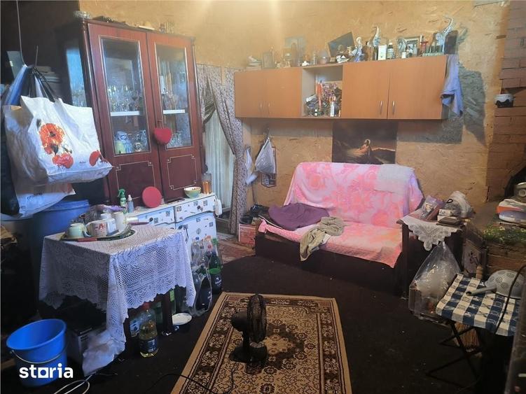 Casă cu 3 camere cu Teren 4300 Mp în Central