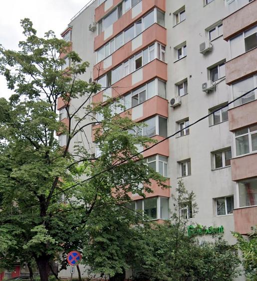 Apartament cu 4 camere decomandat în Lacul Tei