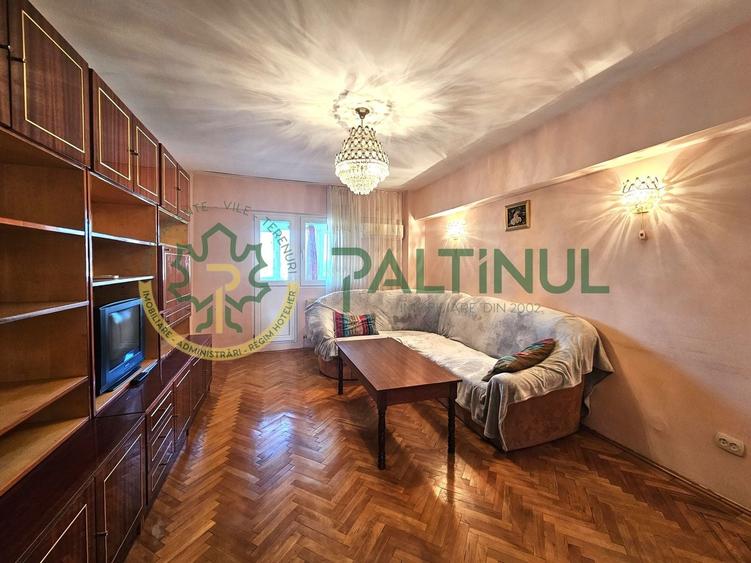 Apartament cu 3 camere decomandat în Central
