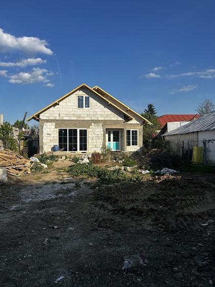 Casă cu 4 camere în Exterior Vest