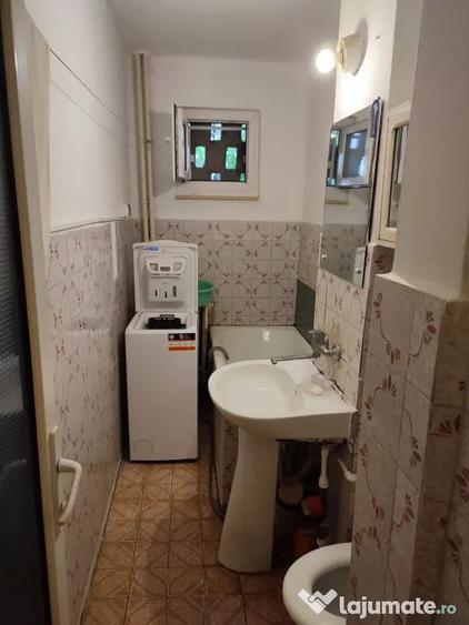 Apartament cu 3 camere semidecomandat, mobilat în Tomis Nord