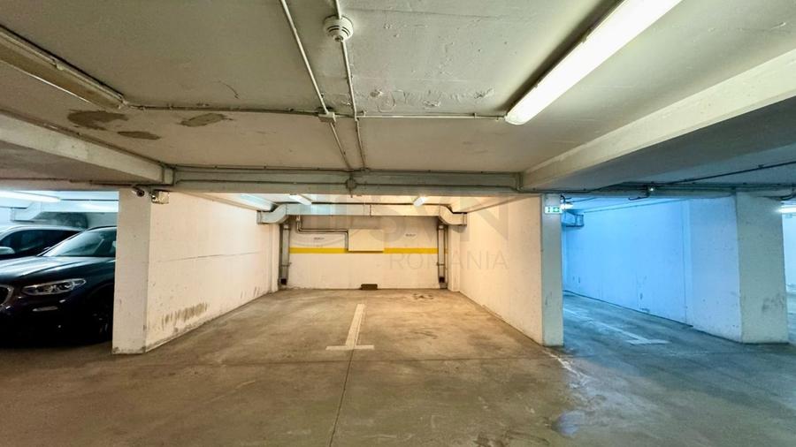 Birou, de 526 mp, în Universitate