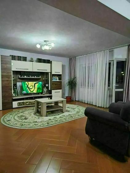 Apartament cu 3 camere decomandat, mobilat în Ultracentral