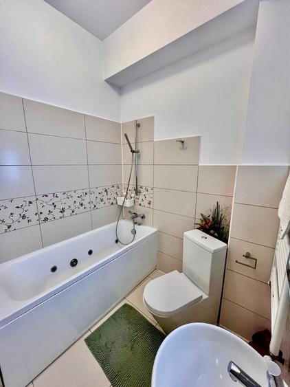 Apartament cu 3 camere, mobilat în Iancu Nicolae
