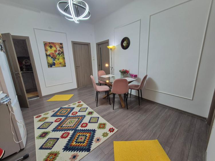 Apartament cu 3 camere semidecomandat în Cișmigiu