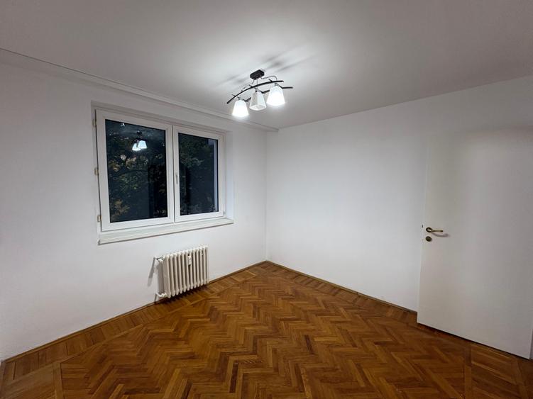 Apartament cu 2 camere semidecomandat în P-ța Victoriei