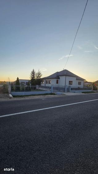 Casă cu 5 camere cu Teren 14000 Mp în Păulești
