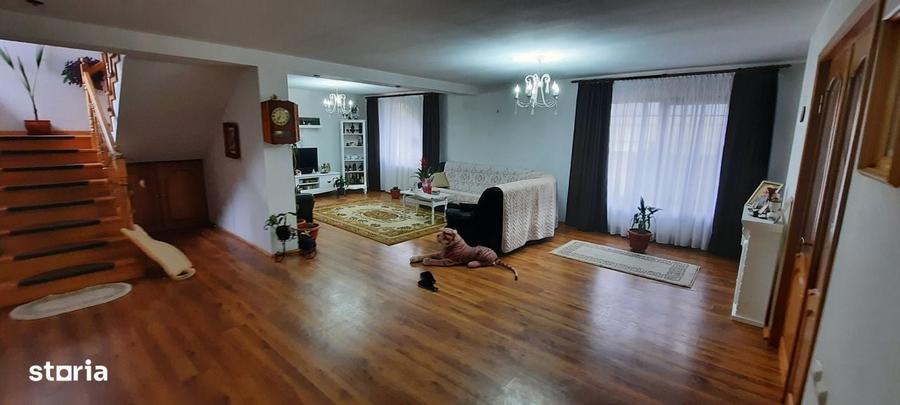 Casă cu 4 camere în Hudum