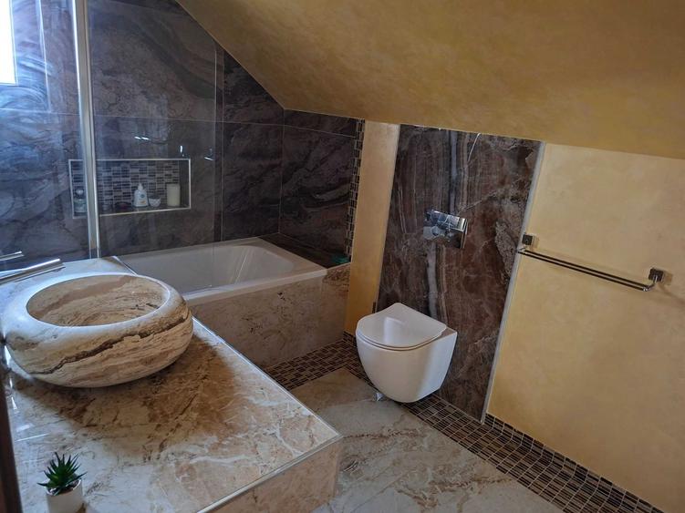 Casă cu 4 camere în Central