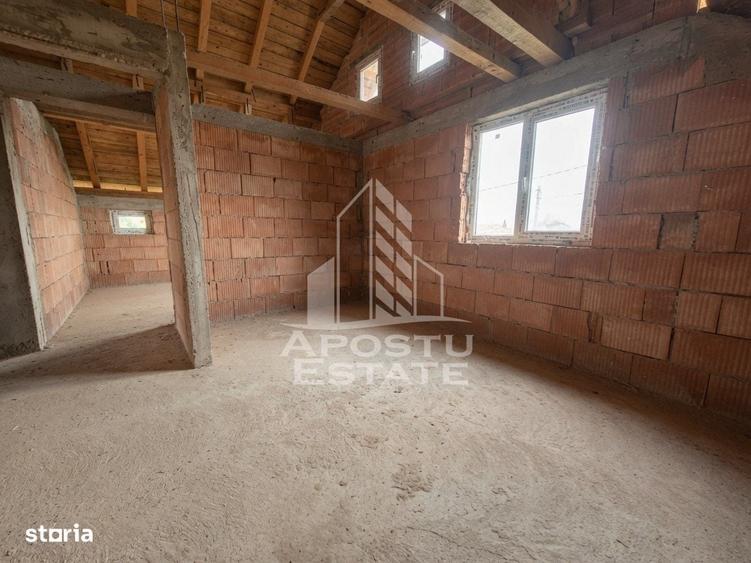 Casă cu 4 camere cu Teren 1439 Mp în Central