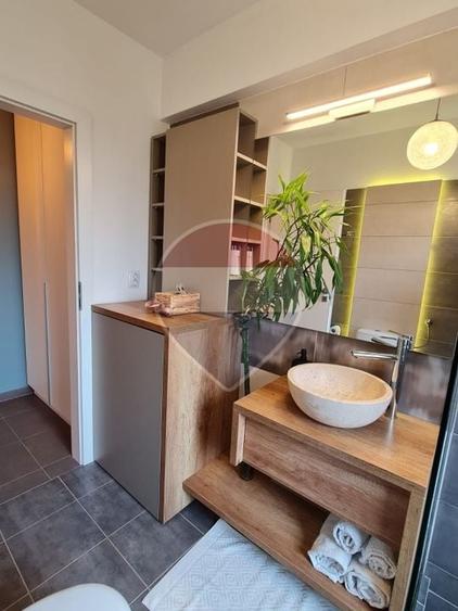 Apartament cu 2 camere semidecomandat, mobilat în Zorilor