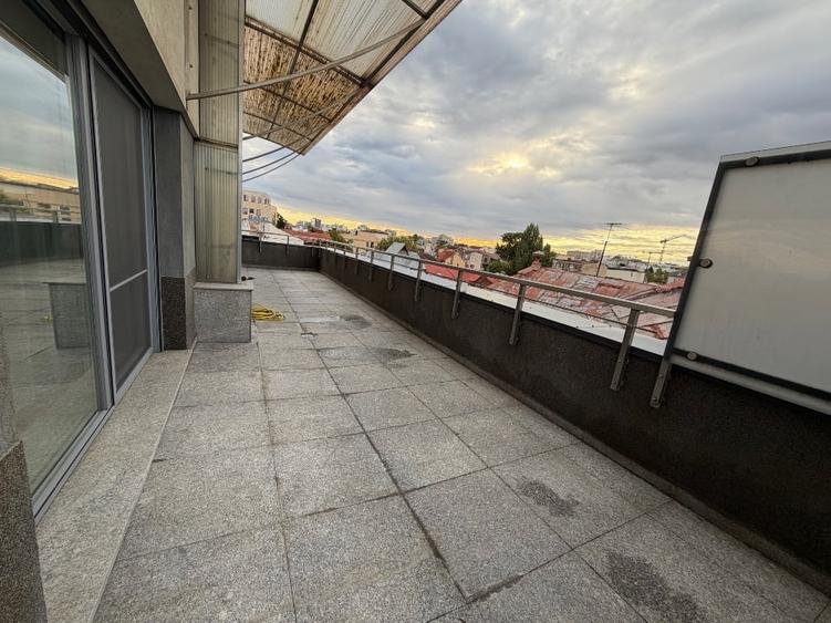 Apartament cu 2 camere decomandat, mobilat în Universitate