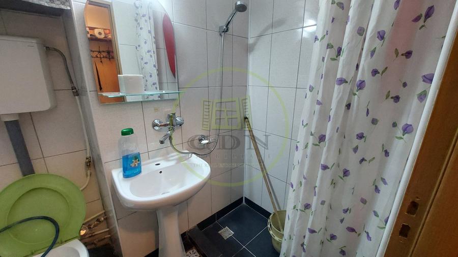 Apartament cu 2 camere semidecomandat, mobilat în Craiovița Nouă