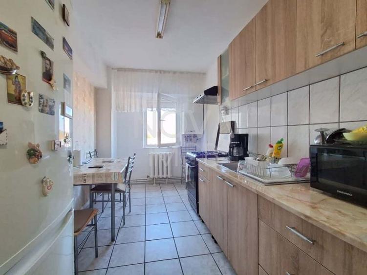 Apartament cu 3 camere decomandat, mobilat în Orașul de Jos