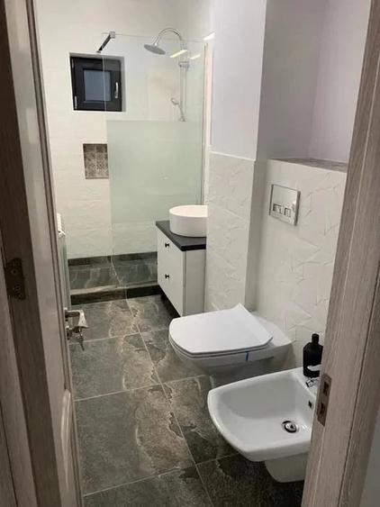 Apartament cu 2 camere decomandat, mobilat în Faleză