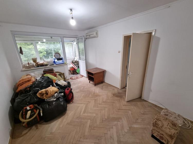 Apartament cu 3 camere semidecomandat în Tomis I