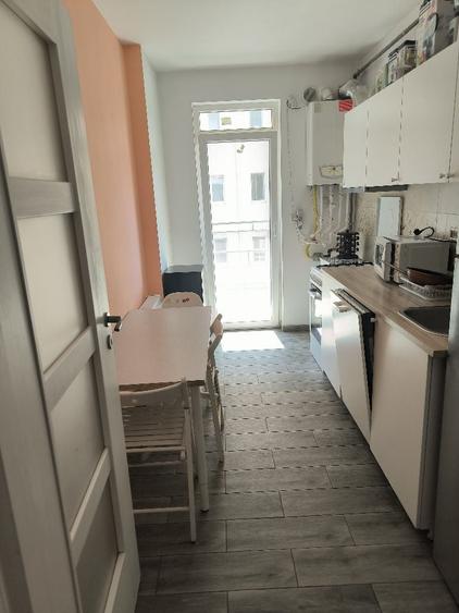 Apartament cu 2 camere decomandat în Runcu