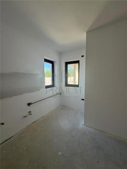 Duplex cu 5 camere cu Canalizare în Moșnița Nouă