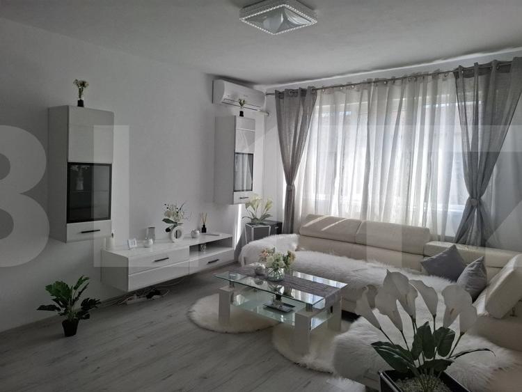 Apartament cu 3 camere semidecomandat, mobilat în Spitalul Județean