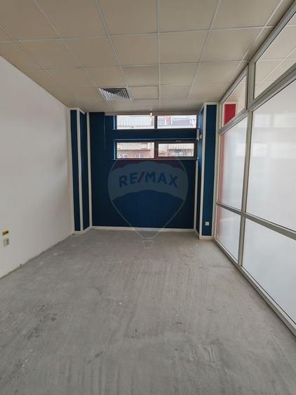 Birou, de 450 mp, în Central