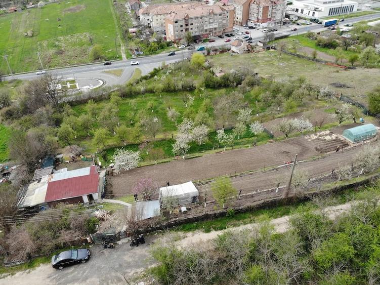 Teren de 5300 mp, în Mehadia