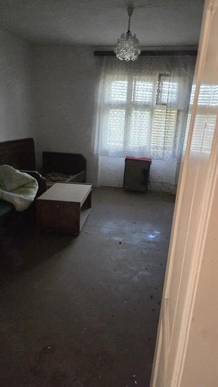 Casă cu 3 camere cu Teren 1770 Mp în Central