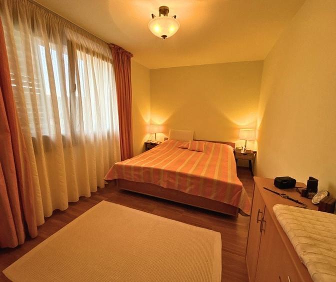 Casă individuală cu 10 camere cu Canalizare în Comandău