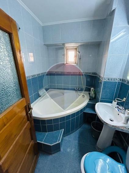 Apartament cu 4 camere decomandat în Central