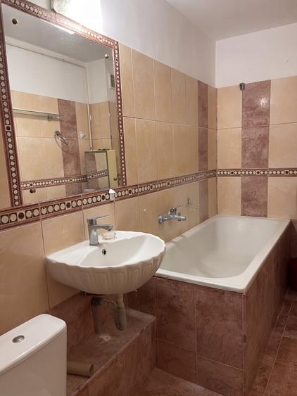 Apartament cu 2 camere decomandat în Lacul Tei