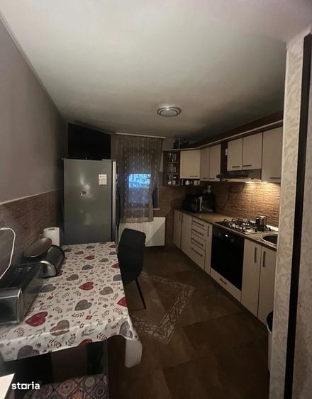Apartament cu 3 camere decomandat în Granit