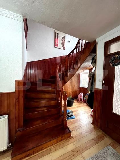 Duplex cu 9 camere cu Canalizare în Cetate