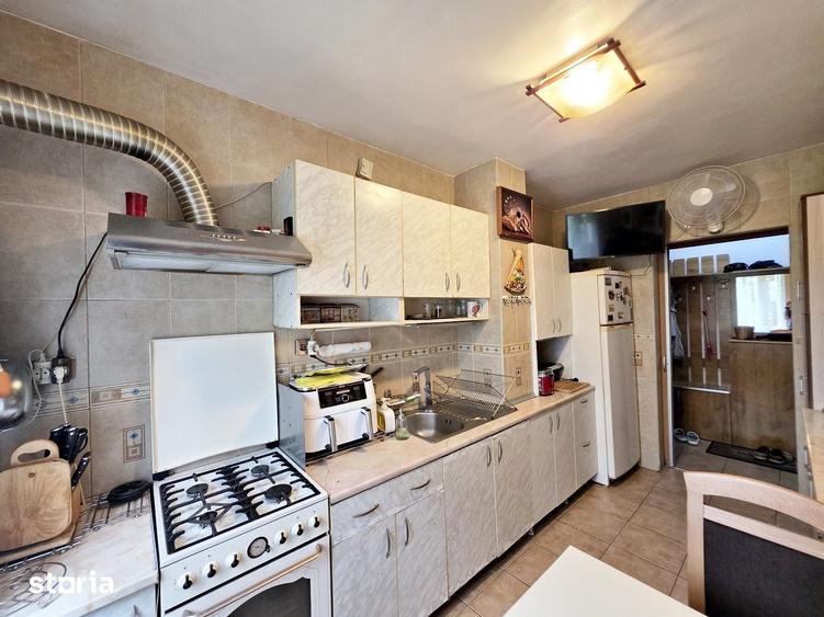Apartament cu 4 camere semidecomandat în Militari