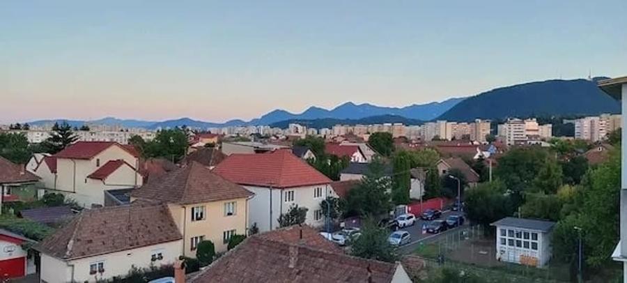 Apartament cu 2 camere semidecomandat, mobilat în Central