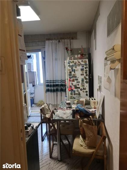 Apartament cu 3 camere decomandat, mobilat în Basarab