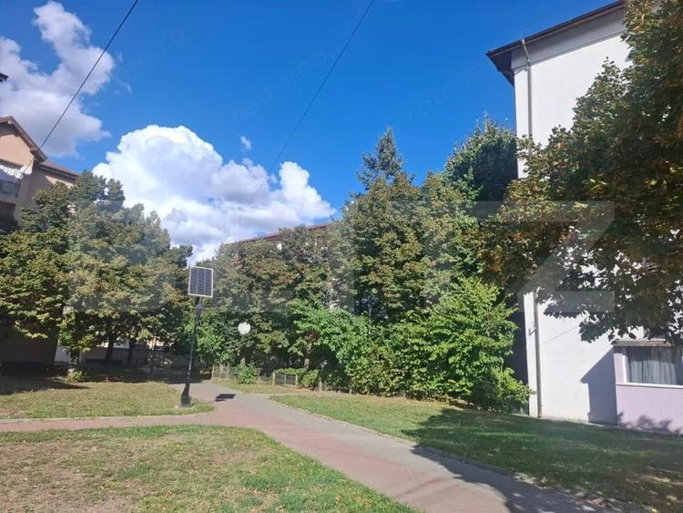Apartament cu 2 camere semidecomandat în Mereni (Titu)