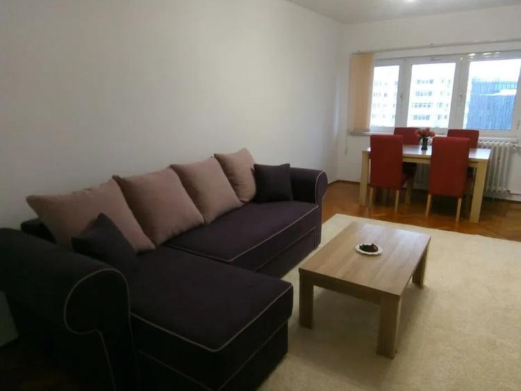 Apartament cu 3 camere decomandat, mobilat în Victoriei