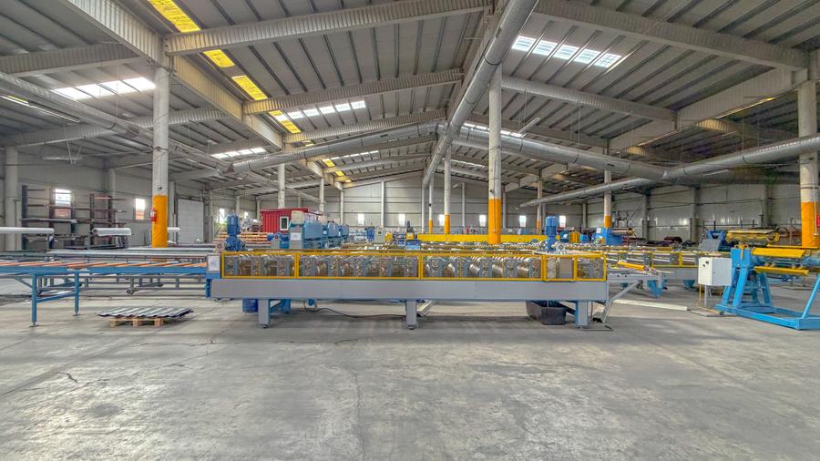 Spațiu industrial, de 3,000 mp, în Hălchiu