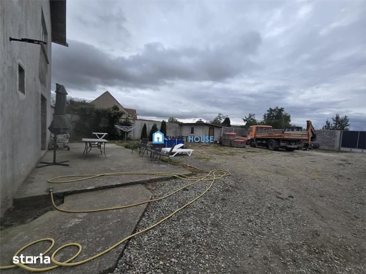 Casă cu 8 camere cu Teren 3000 Mp în Beclean
