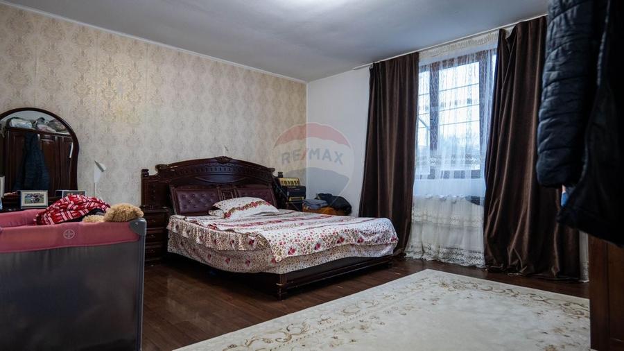 Casă cu 4 camere cu Teren 299 Mp în Periferie